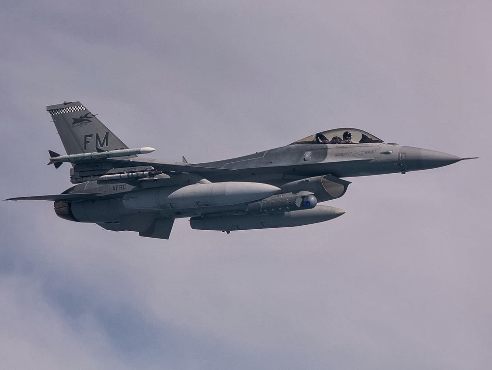 927th Airmen watch the refueling of F-16s