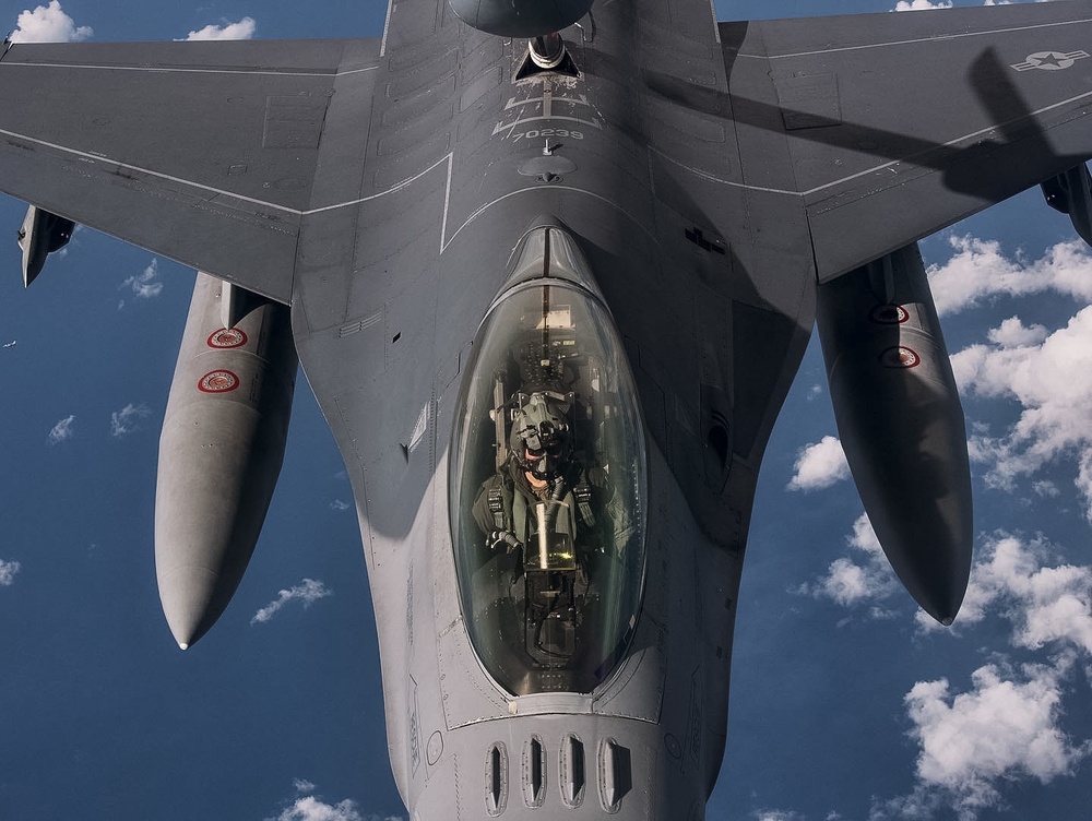 927th Airmen watch the refueling of F-16s