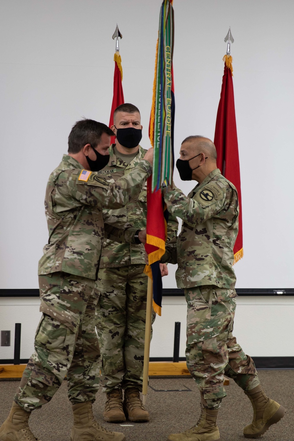 Guidry assumes 86th Training Division command