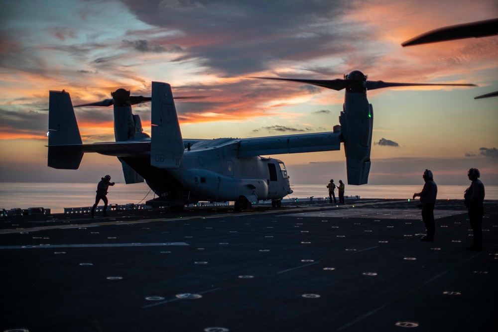 11th MEU ACE conducts routine flight operations aboard USS Essex (LHD 2)