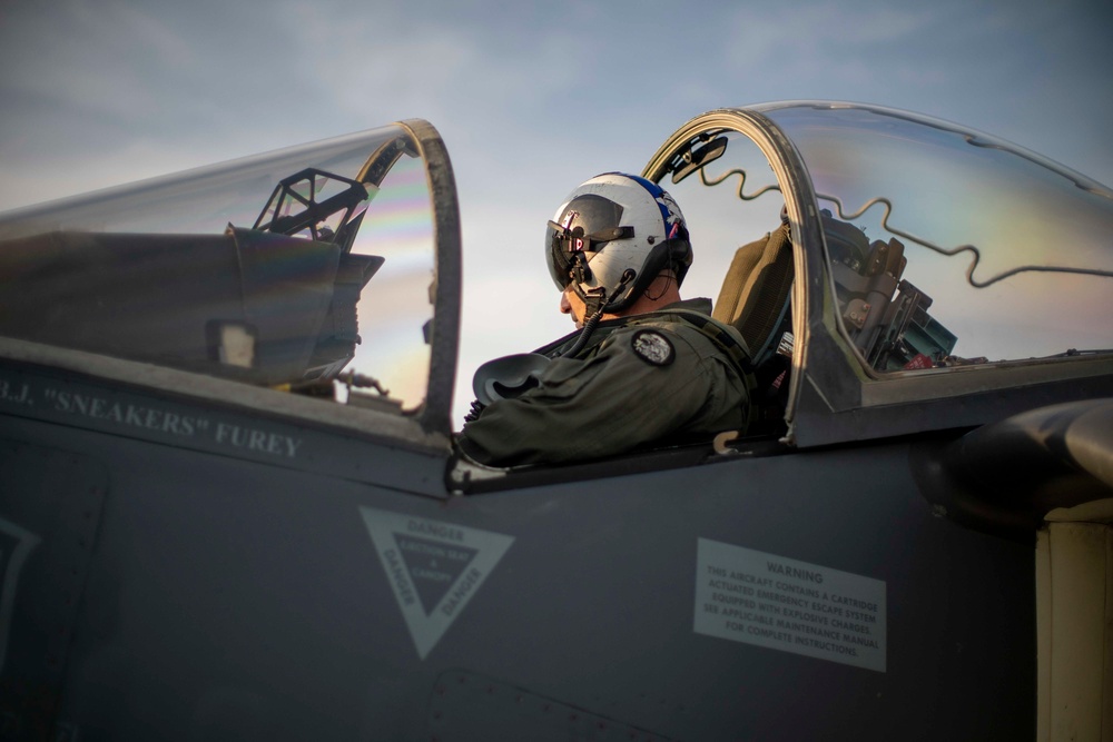 11th MEU ACE conducts routine flight operations aboard USS Essex (LHD 2)