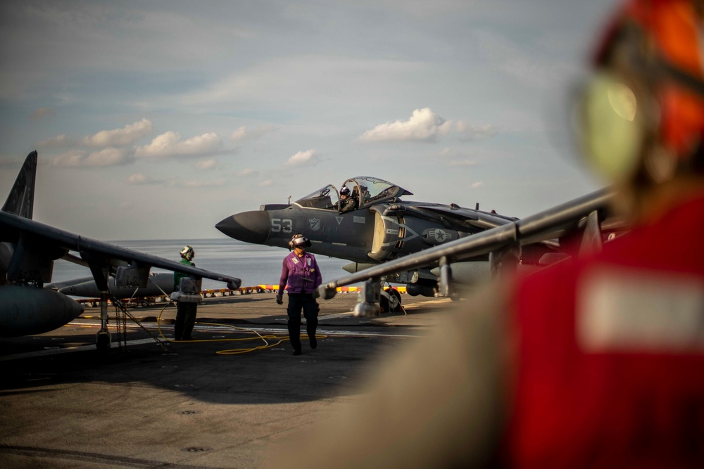 11th MEU ACE conducts routine flight operations aboard USS Essex (LHD 2)