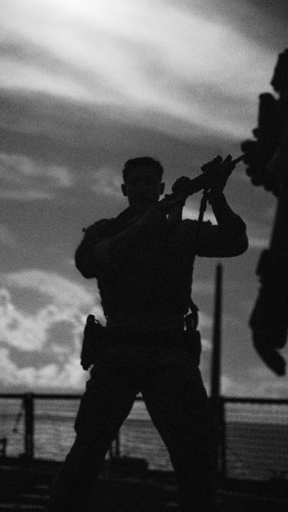 11th MEU ADRD conducts night-time training