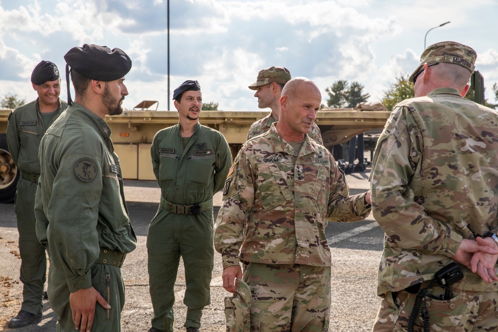 Italian Army 132nd Tank Regiment meets U.S. Army Europe and Africa commanding general