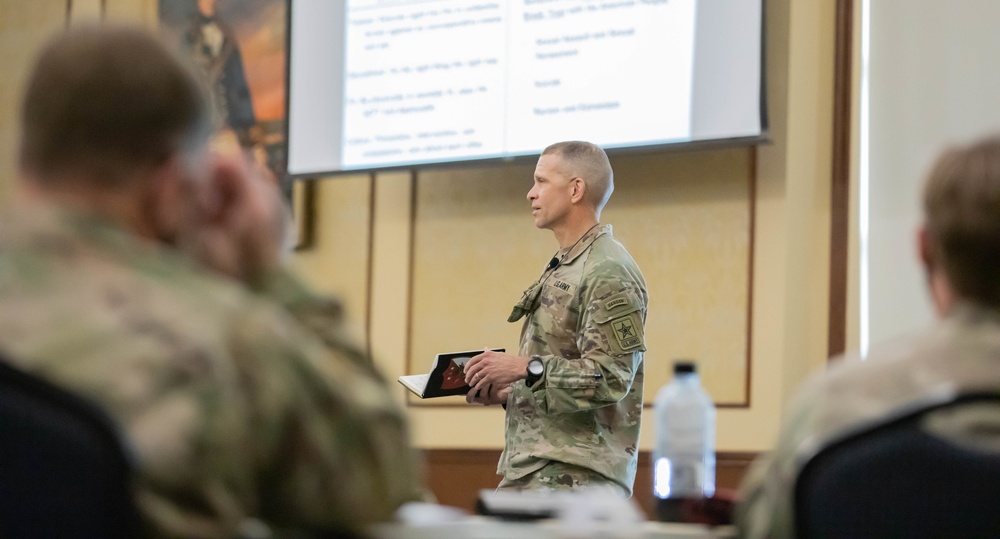 Chief of Staff of the Army and Sergeant Major of the Army Visit Fort Bragg