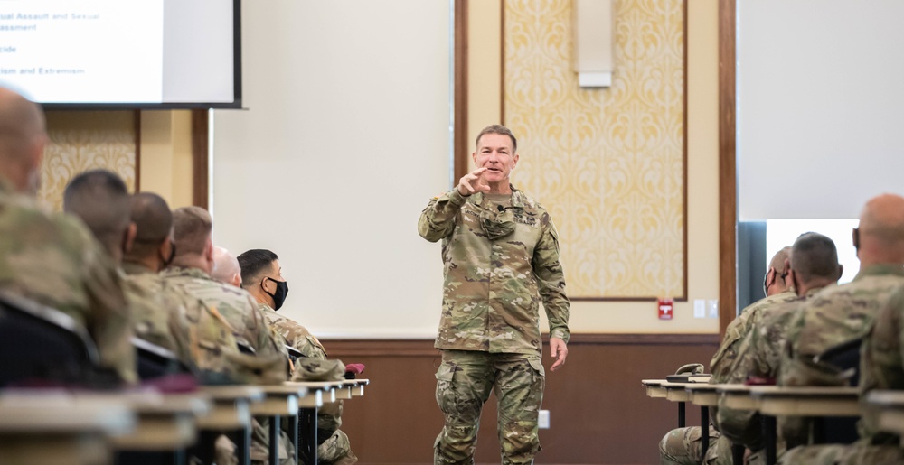 Chief of Staff of the Army and Sergeant Major of the Army Visit Fort Bragg