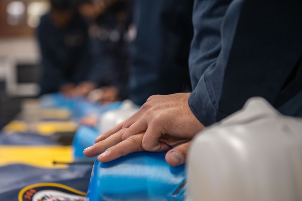 USS Mustin Sailors Practice Chest Compressions During First Aid Training