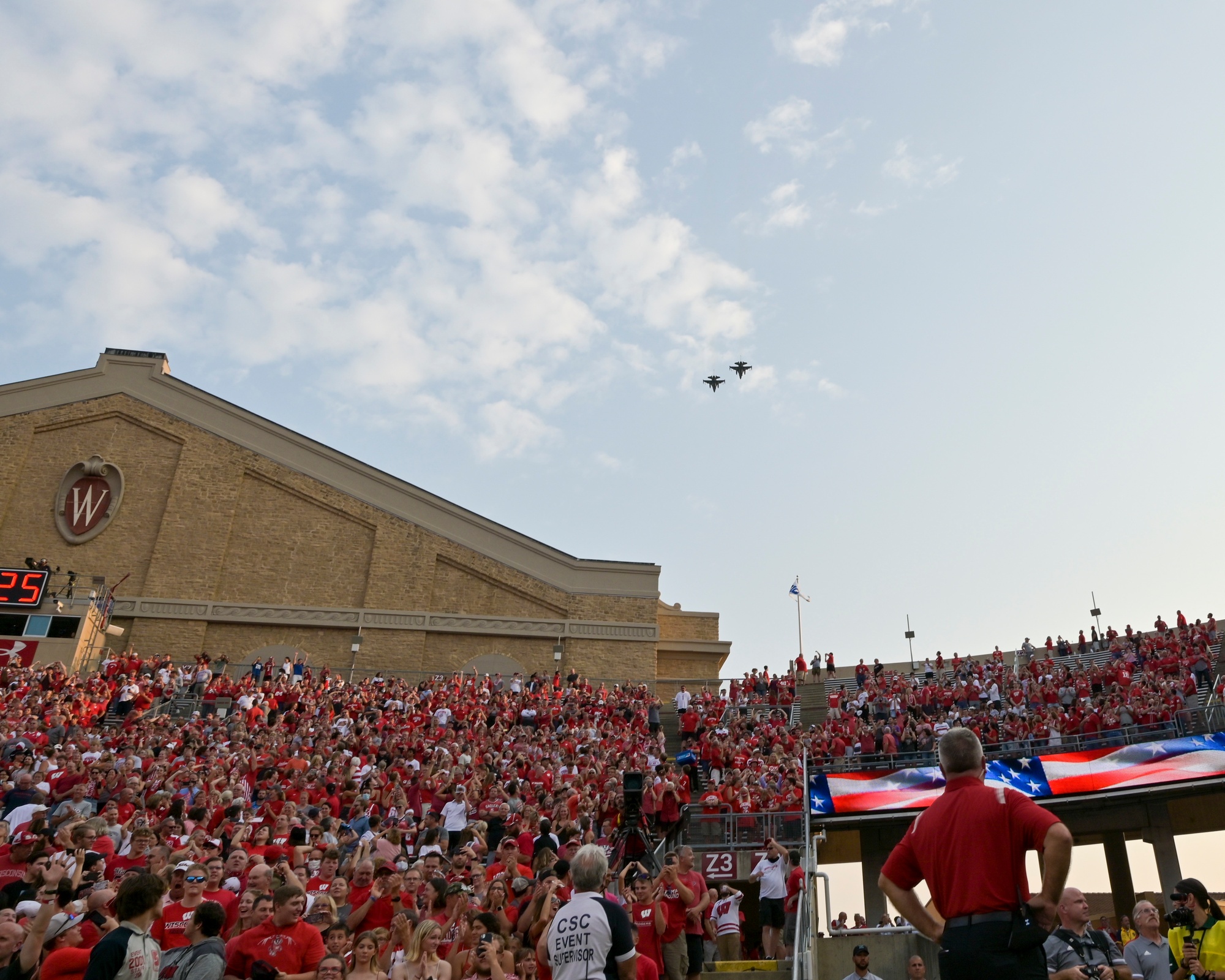 San Francisco 49ers honored 173rd Fighter Wing Airmen following game-day  flyover > Air National Guard > Article Display