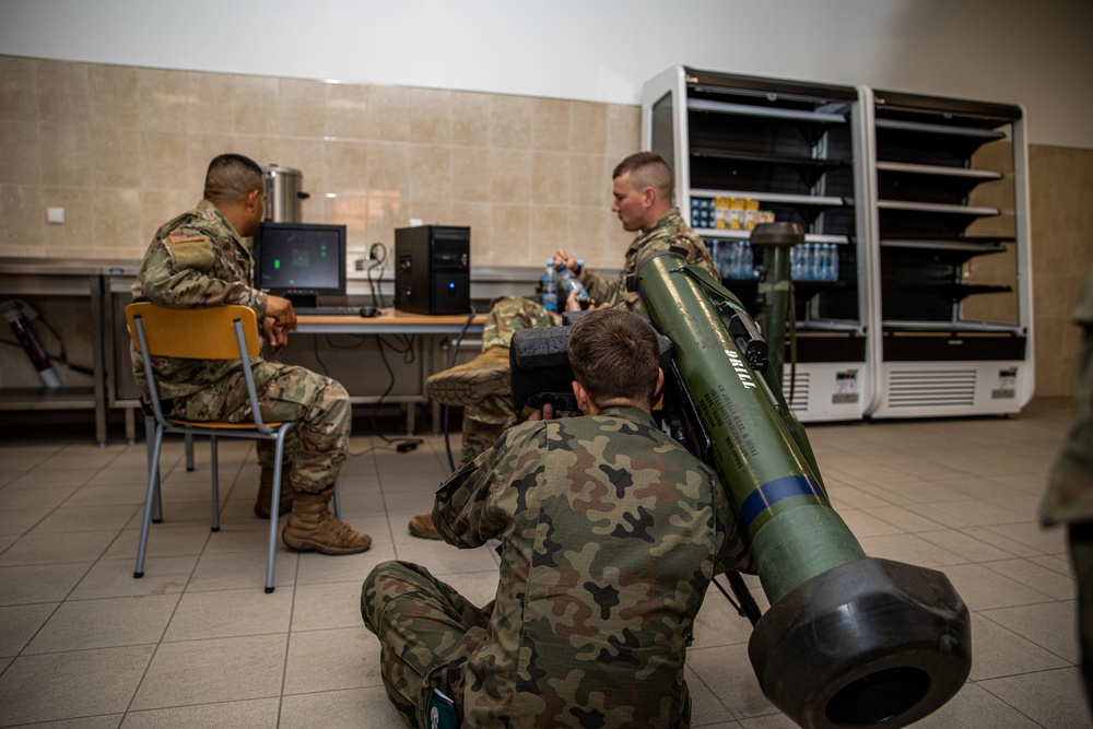 Polish Territorial Defense Forces train with Battle Group Poland on Javelin