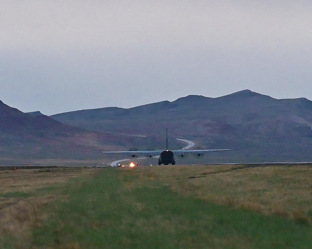 Air Force Reserve demonstrates strategic depth of combat airlift on Wyoming highway during training exercise