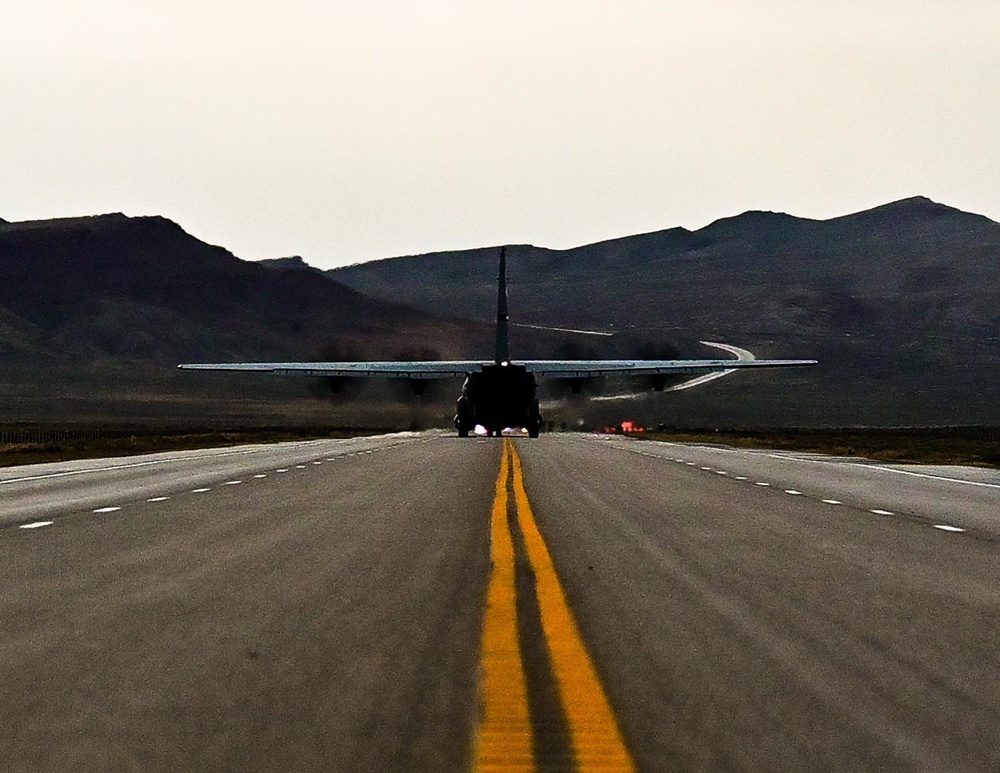 Air Force Reserve demonstrates strategic depth of combat airlift on Wyoming highway during training exercise