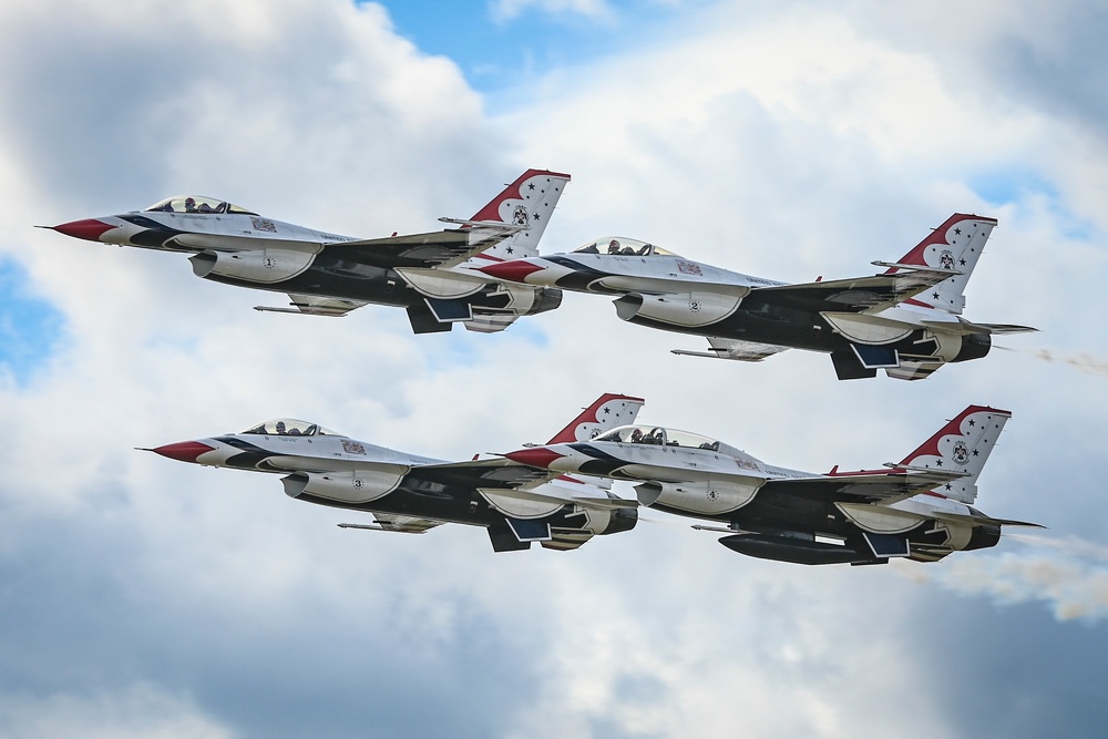 DVIDS Images Thunderbirds at Thunder Over New Hampshire Air Show