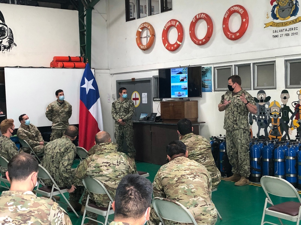 MDSU 2 Sailors Explain Their Capabilities to Chilean Navy divers During SPS 21