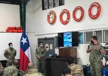 MDSU 2 Sailors Explain Their Capabilities to Chilean Navy divers During SPS 21
