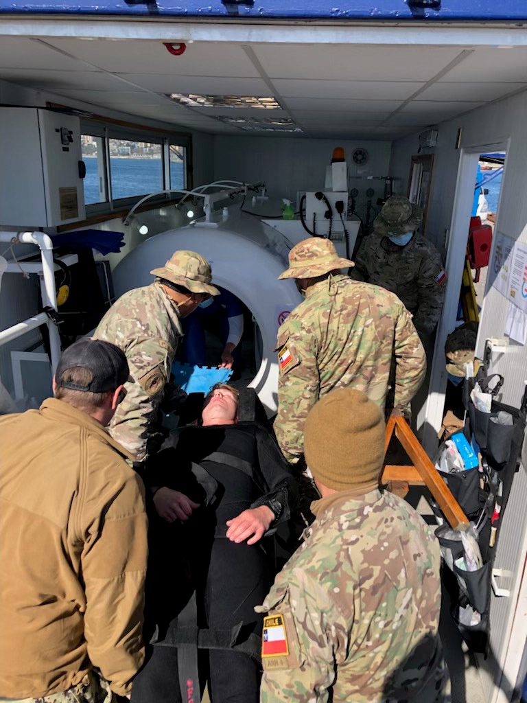 MDSU 2 Sailors and Chilean Navy Divers Practice Emergency Procedures During SPS 21