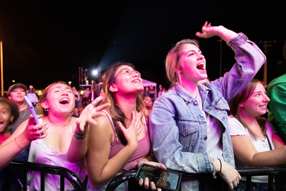 Tori Kelly, Lecrae perform at Dover AFB’s End of Summer Concert