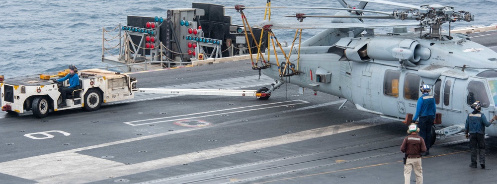 USS Ronald Reagan (CVN 76) Flight Deck