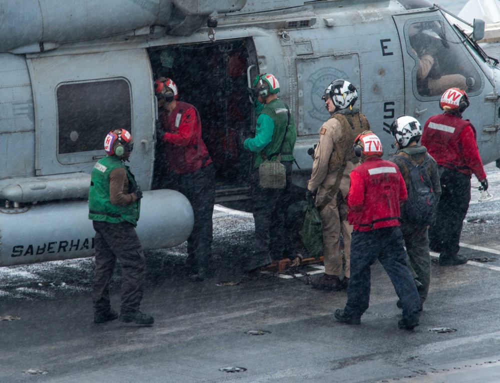 USS Ronald Reagan (CVN 76) Flight Deck