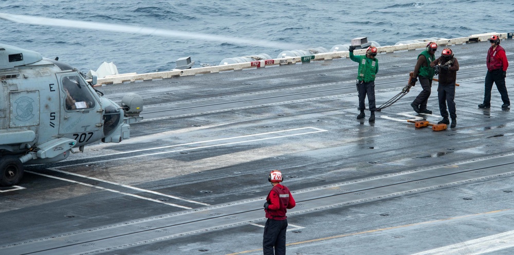 USS Ronald Reagan (CVN 76) Flight Deck