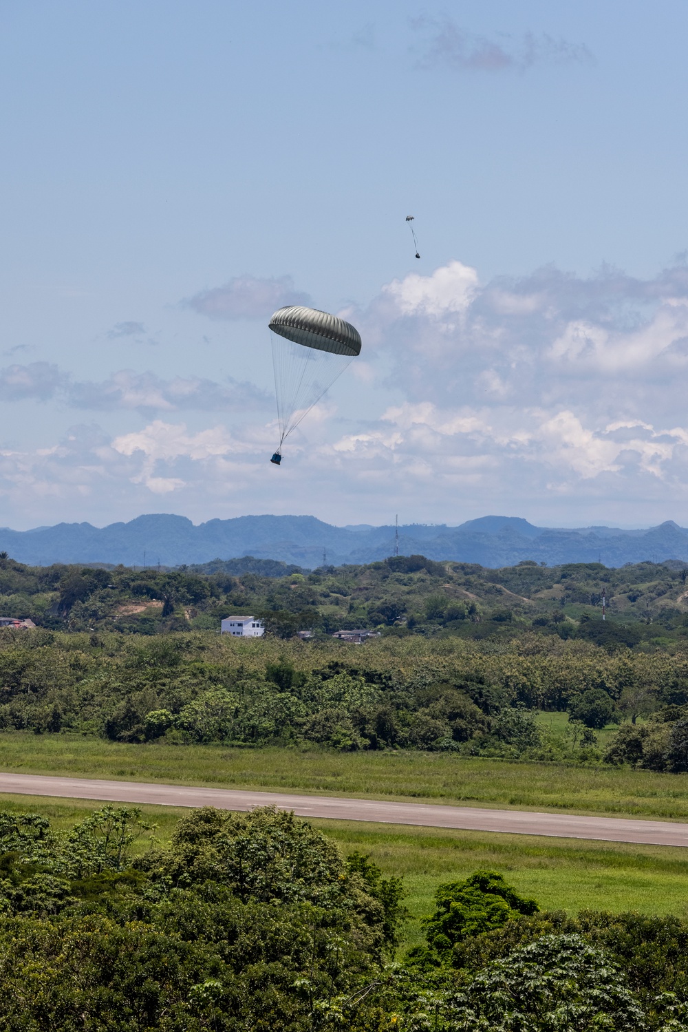 Colombian led exercise Ángel de los Andes air drop operations