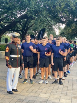 Recruiting Station Houston Honors Fallen Heroes at the 9/11 Heroes Run [Image 1 of 5]