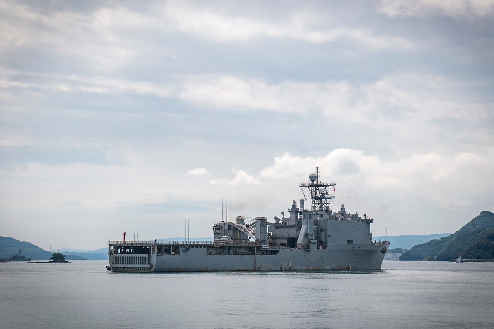 USS Germantown Departs CFAS After 10 Years Forward-Deployed