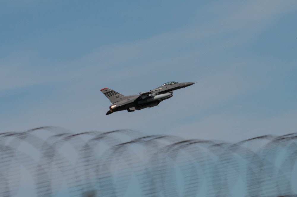 Osan Air Base F-16 Take-off