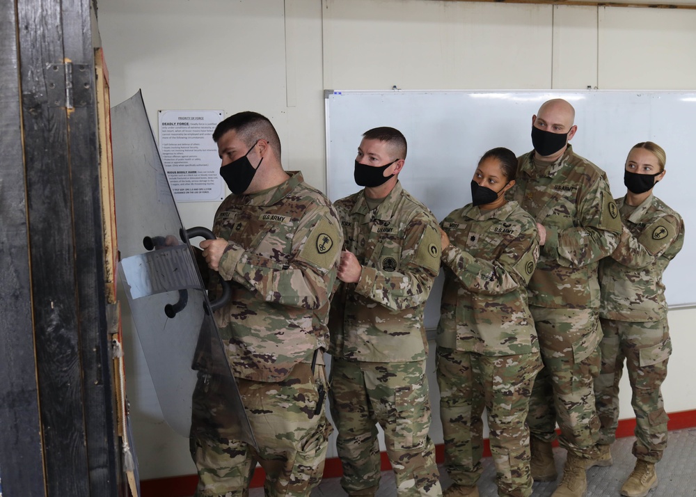 1st TSC commanding general visits Camp Arifjan’s Theater Confinement Facility