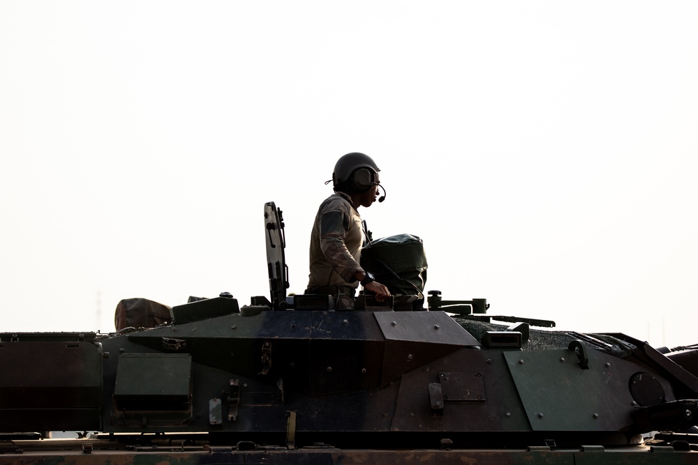 U.S. service members attempt French Desert Commando Course in Africa