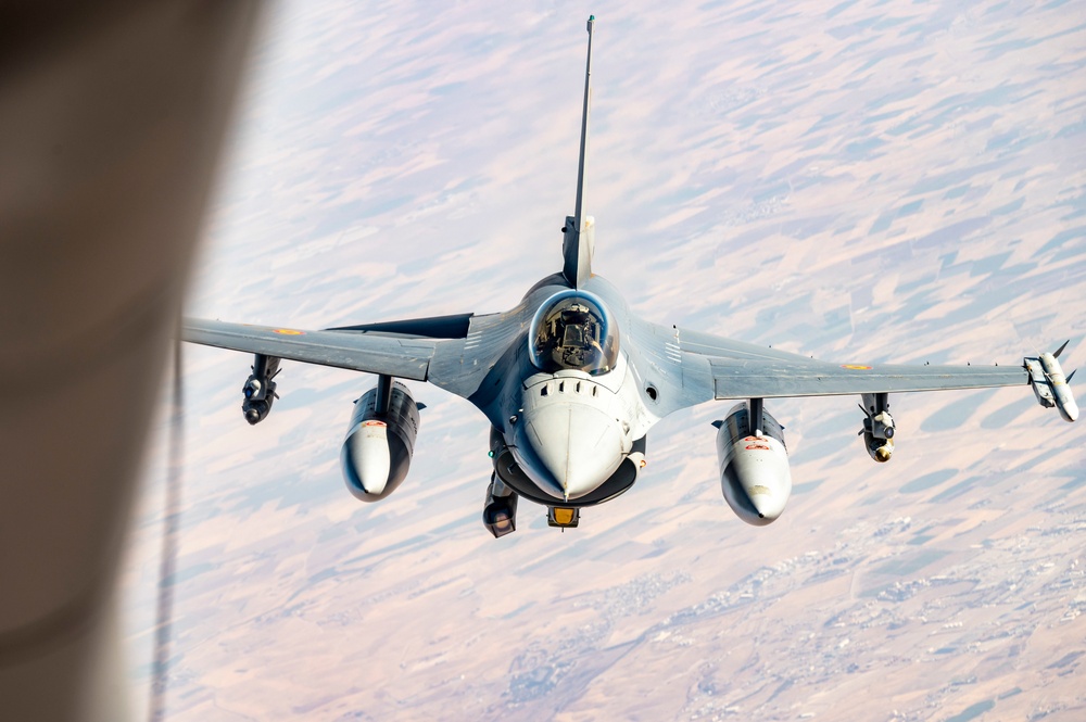 349th EARS refuels Belgian F-16s