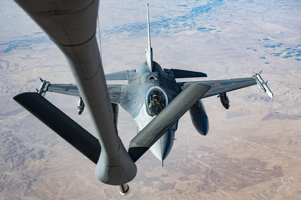 349th EARS refuels Belgian F-16s