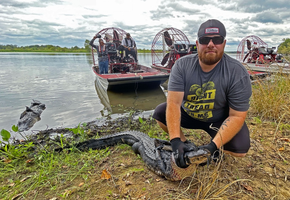 DVIDS - News - U.S. Armed Forces Veterans Wrangle Gators at Dam B
