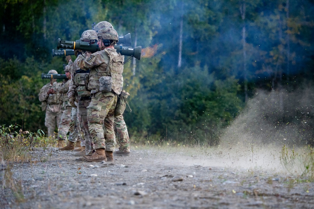 DVIDS - Images - 3 Geronimo paratroopers fire anti-tank weapons [Image ...