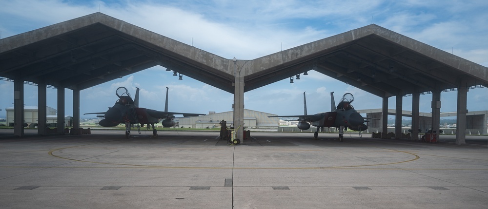 67th AMU maintains air superiority