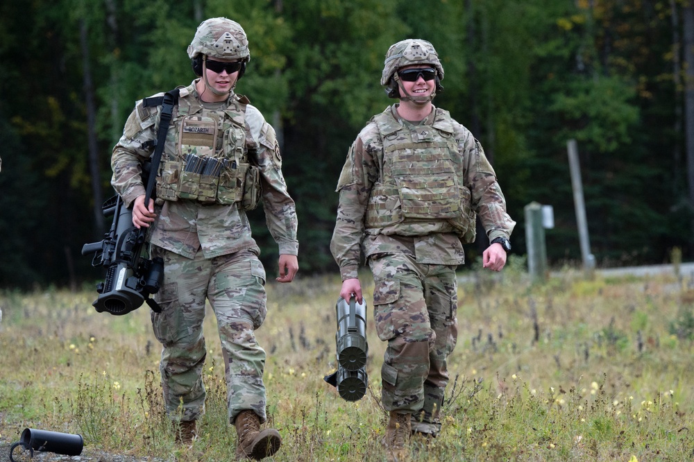 ‘3 Geronimo’ paratroopers fire anti-armor weapons at JBER