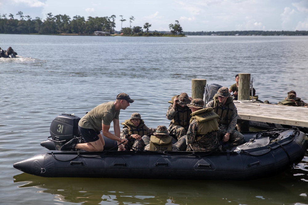 2d Recon, 1/2 Small Boats Training