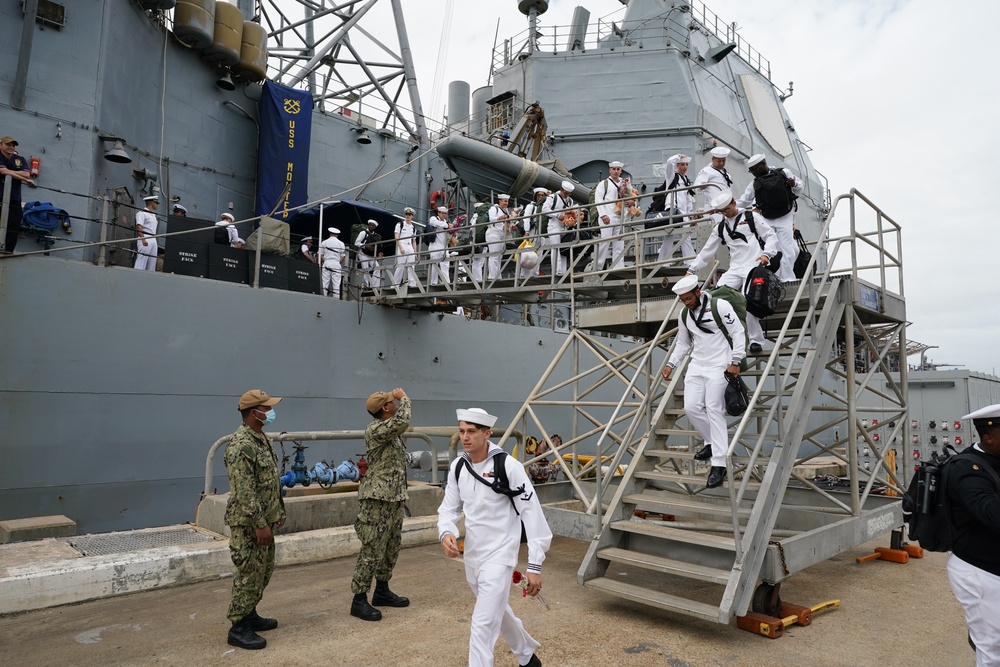 USS Monterey (CG 61) and USS Mitscher (DDG 57) Return to Naval Station Norfolk