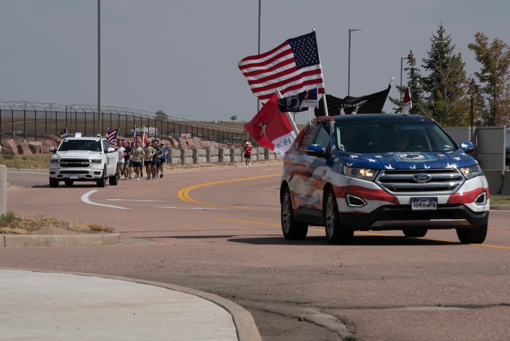 Runners honor &quot;Mose,&quot; other fallen service members