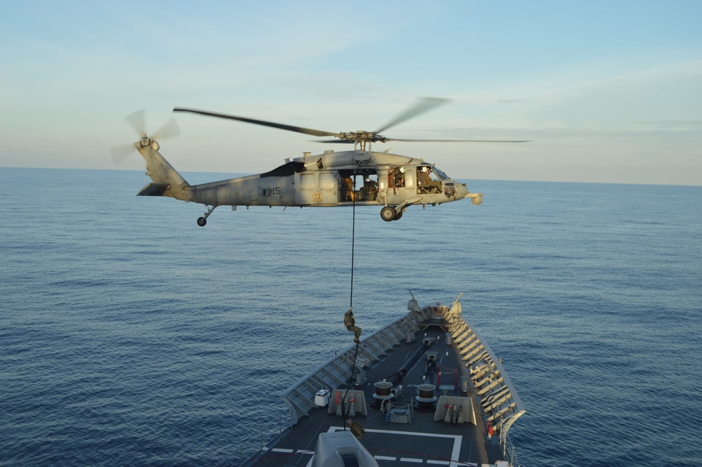 EODMU 3 Conduct Fast Rope Drills Aboard USS Lake Champlain (CG 57)