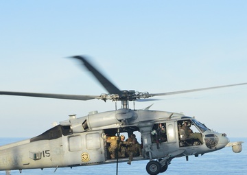 EODMU 3 Conduct Fast Rope Drills Aboard USS Lake Champlain (CG 57)