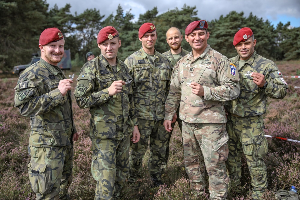 Texas National Guard Soldier earns Italian airborne wings alongside Czech Republic soldiers, state partners