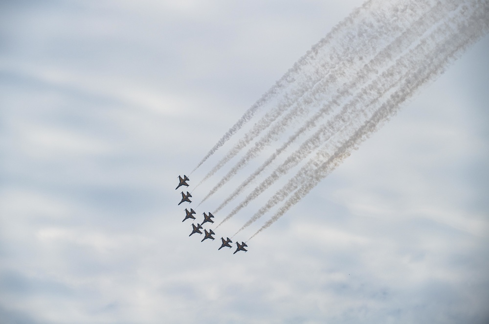 Up-Up and Away: ROKAF Black Eagles Blare Through Kunsan Skies