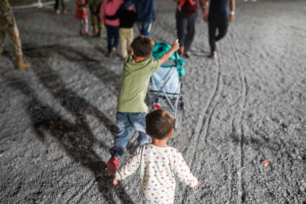 Afghan family reunites after being seperated in Kabul