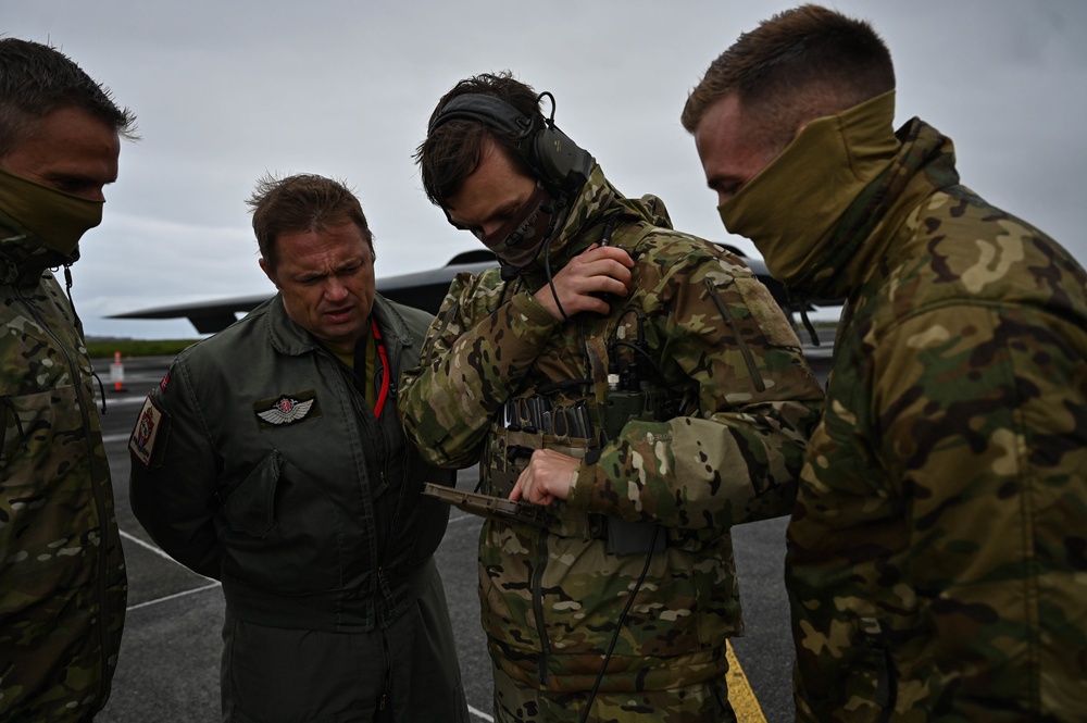 Norwegian fighter jets conduct training with U.S. Air Force B-2 Spirit