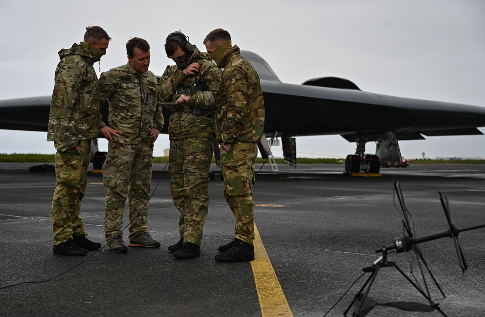Norwegian fighter jets conduct training with U.S. Air Force B-2 Spirit
