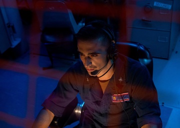 7th Fleet Destroyer Transits Taiwan Strait