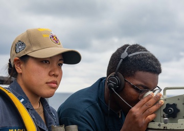7th Fleet Destroyer Transits Taiwan Strait