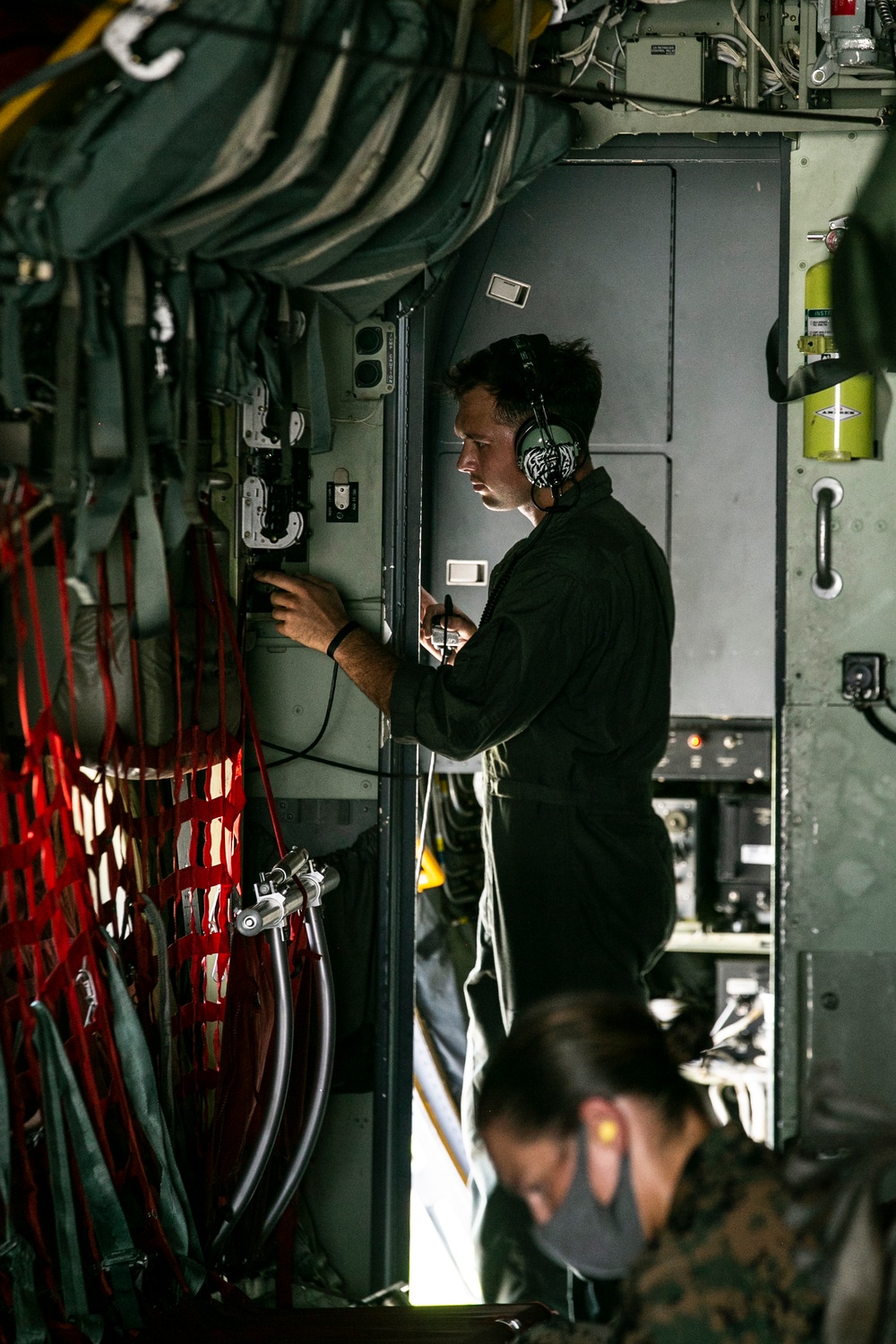 Drop it like it's Hot | Marines with VMGR-152 and 3d LSB conduct air delivery exercises