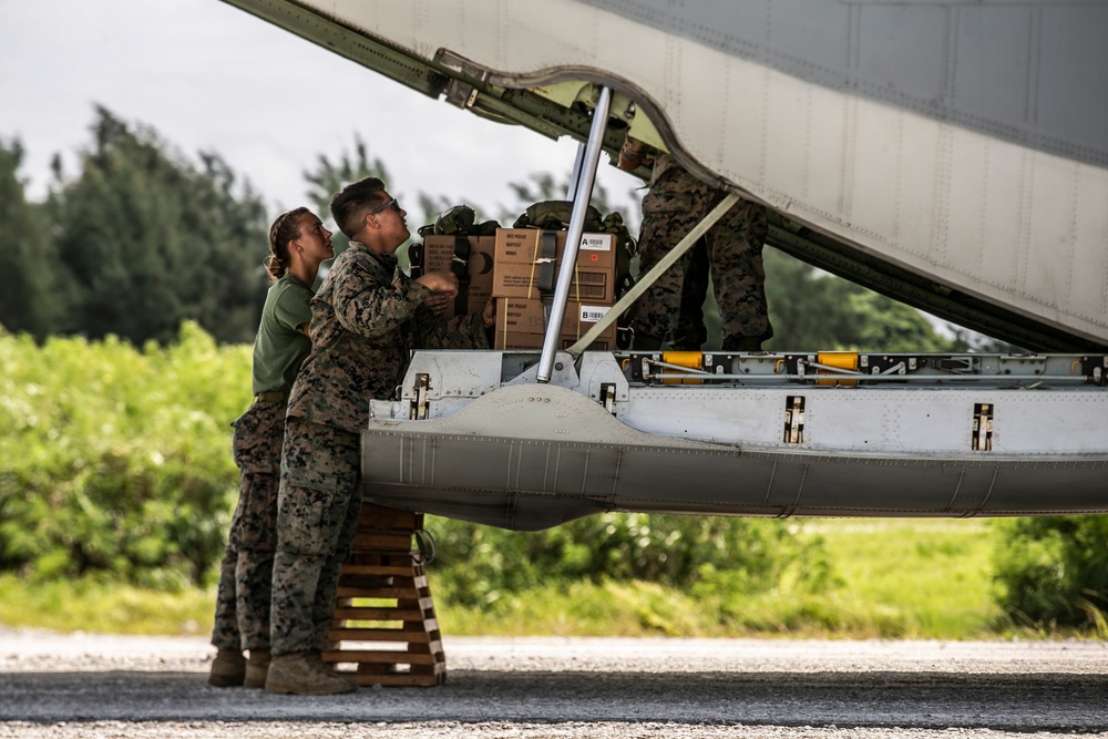 Drop it like it's Hot | Marines with VMGR-152 and 3d LSB conduct air delivery exercises