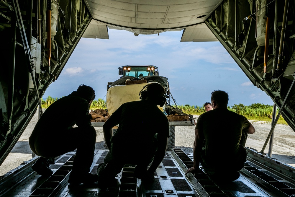 Drop it like it's Hot | Marines with VMGR-152 and 3d LSB conduct air delivery exercises